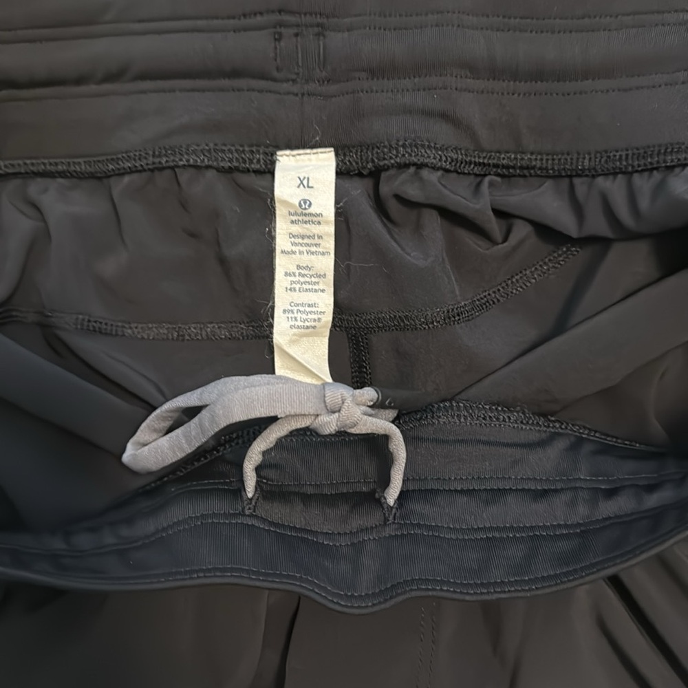 Men’s Lululemon athletic shorts  XL - Picture 3 of 4